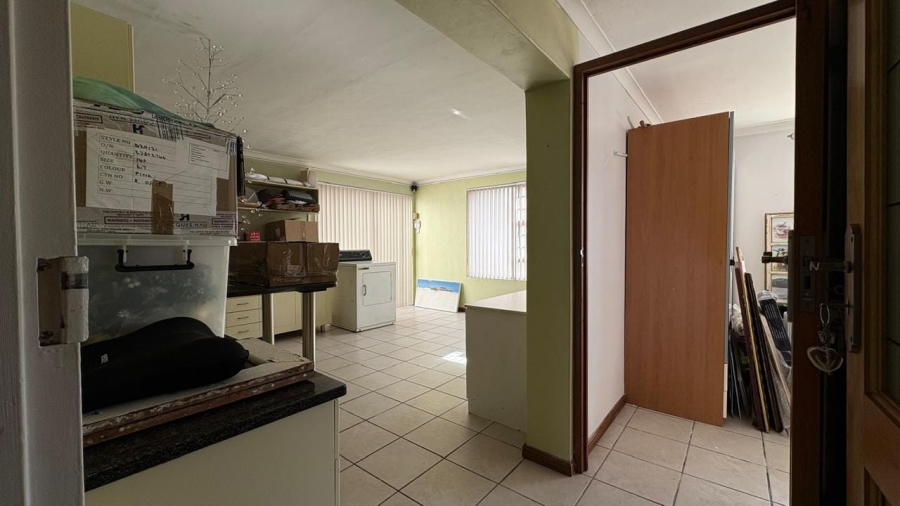 5 Bedroom Property for Sale in Sandbaai Western Cape